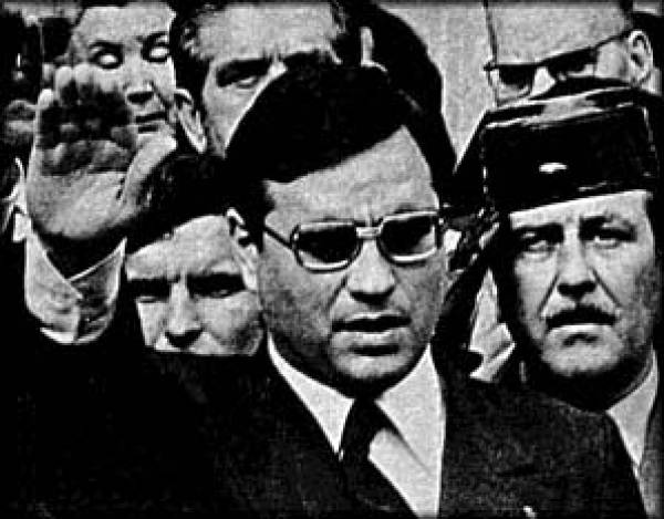 Víctimas de la masacre piden procesar a Martín Villa por la matanza de Vitoria en 1976